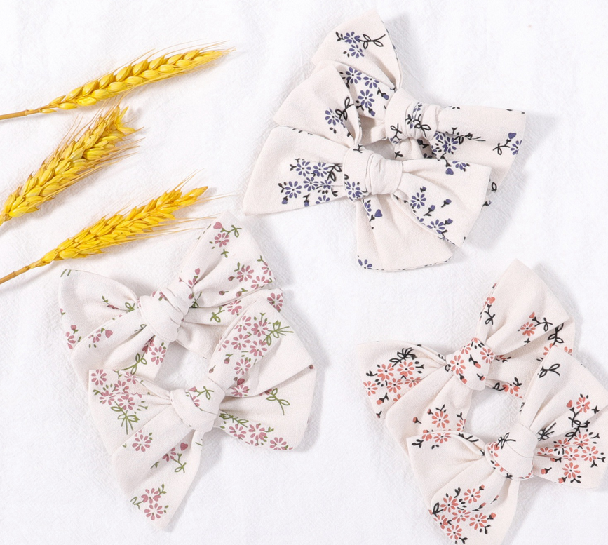 Annie & Charles® - Made in Austria - hair clip with stitch: Grey Flower