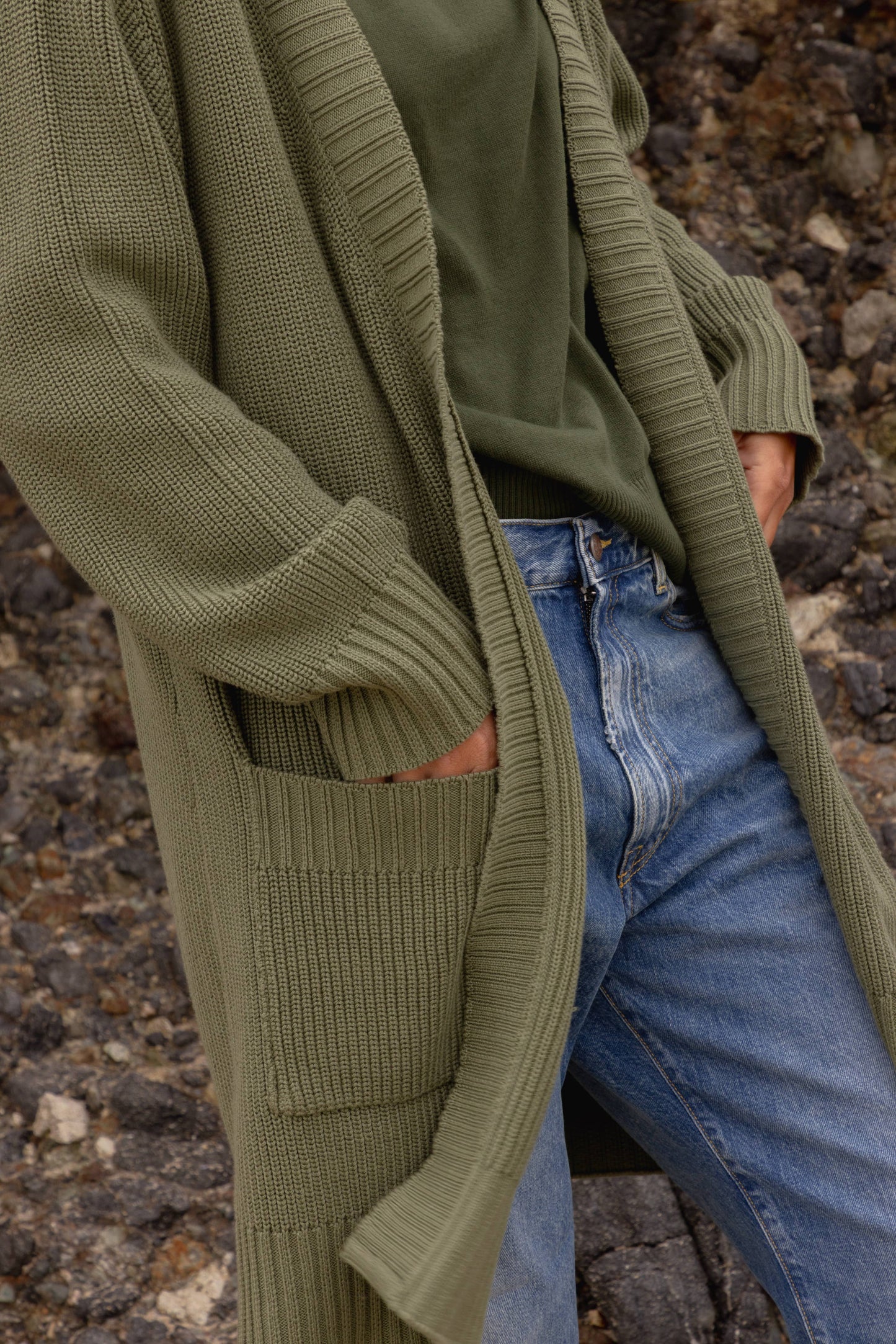 Organic Cotton - Cardigan Sweater: Pepper / M