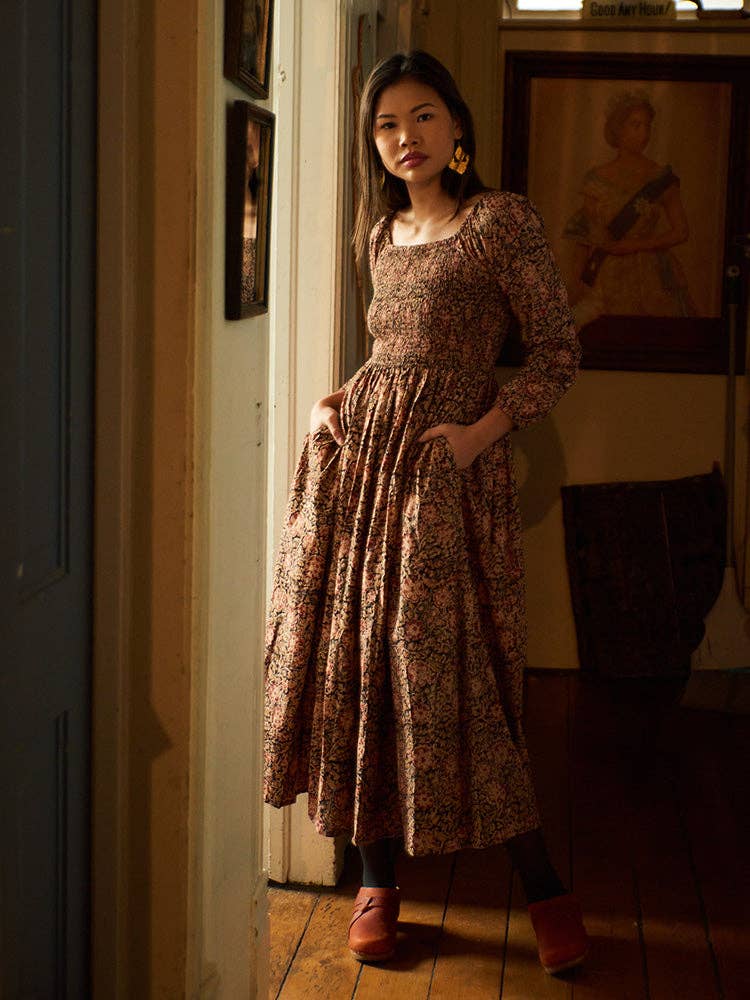 Mata Traders - Hailee Smocked Midi Dress Black Floral: Black Floral