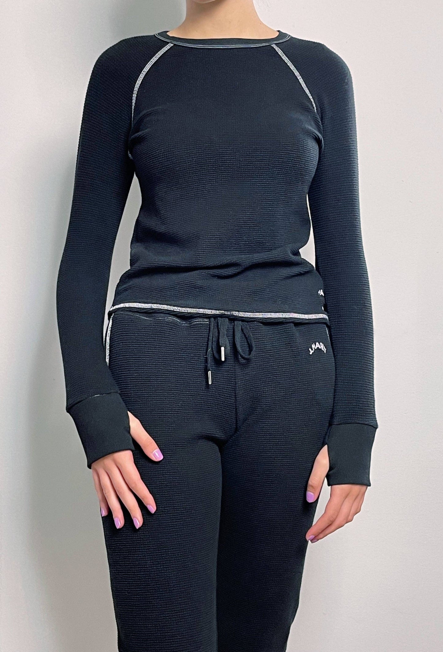 The Chalet Thermal Top - Black: XL